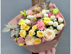 Букет  с желтой кустовой розой "Салют"