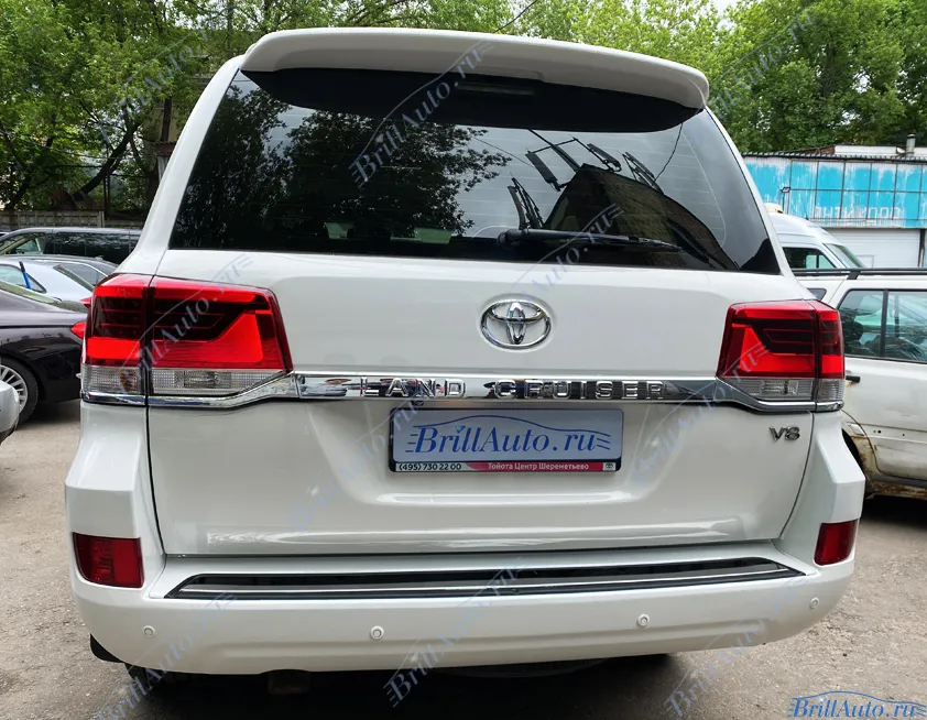 Рестайлинг Land Cruiser 200 из 2011 в 2021 год (классика, темные фары)