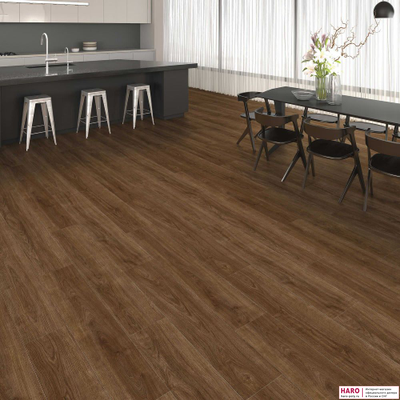 Декор ламината Haro Tritty 200 Aqua Дуб Элеганза Дымчатый 542056 в интерьере гостиной