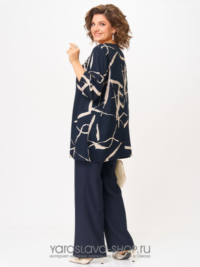 Нарядный брючный комплект в синем цвете с бежевой блузкой