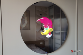 Круглое диджитал зеркало в спальне вместо телевизора