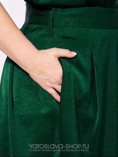 Женское элегантное платье в изумрудном цвете