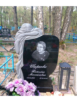 Гранитный памятник на могилу с фигурой скорбящей