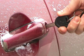 Отогрев дверей, замков, багажника, отогрев дверей гаражей