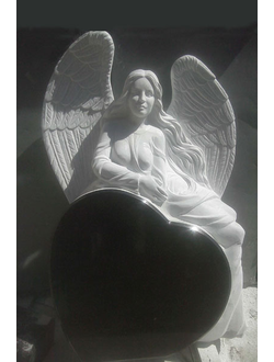 Памятник Сердце и скульптура Ангела