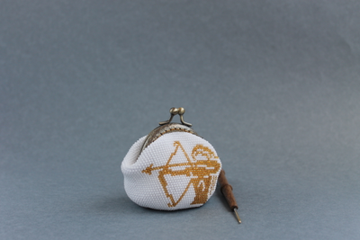 Монетница "Зодиак" Набор для вязания крючком с бисером от Ирины Рудевич - СТРЕЛЕЦ (белый)