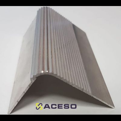 Алюминиевый угловой порог ау-54х42 противоскользящий с рифлением