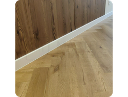 Плинтус ХДФ Dollken Cubu Flex Life 100мм Х 2,5 м Белый RAL 9003 в интерьере 8