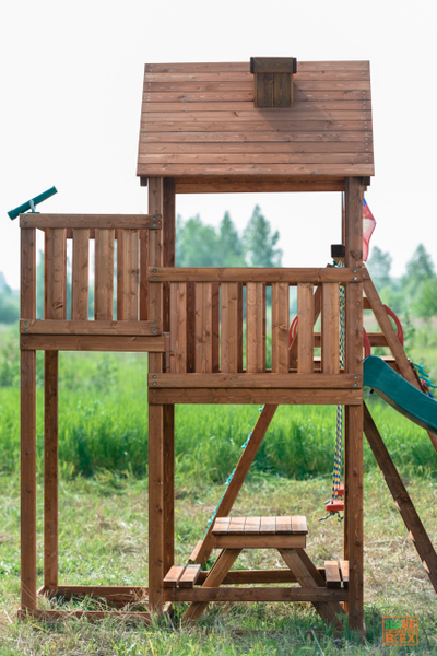 Столик Выше всех с лавочками