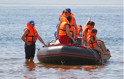 Лодка ПВХ Мнев и К Korsar Командор KMD-430Pro Чёрный