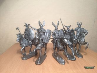 Всадники Кельты, 5 фигур на лошадях, серый полиэтилен.