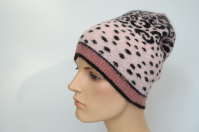 pyatnistaya-vyazanaya-shapka-rozovaya-vizio-italiya-zs-8077-cy
