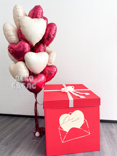 ольшая красная коробка с вылетающими гелиевыми шарами и огромным сердцем с надписью любимой