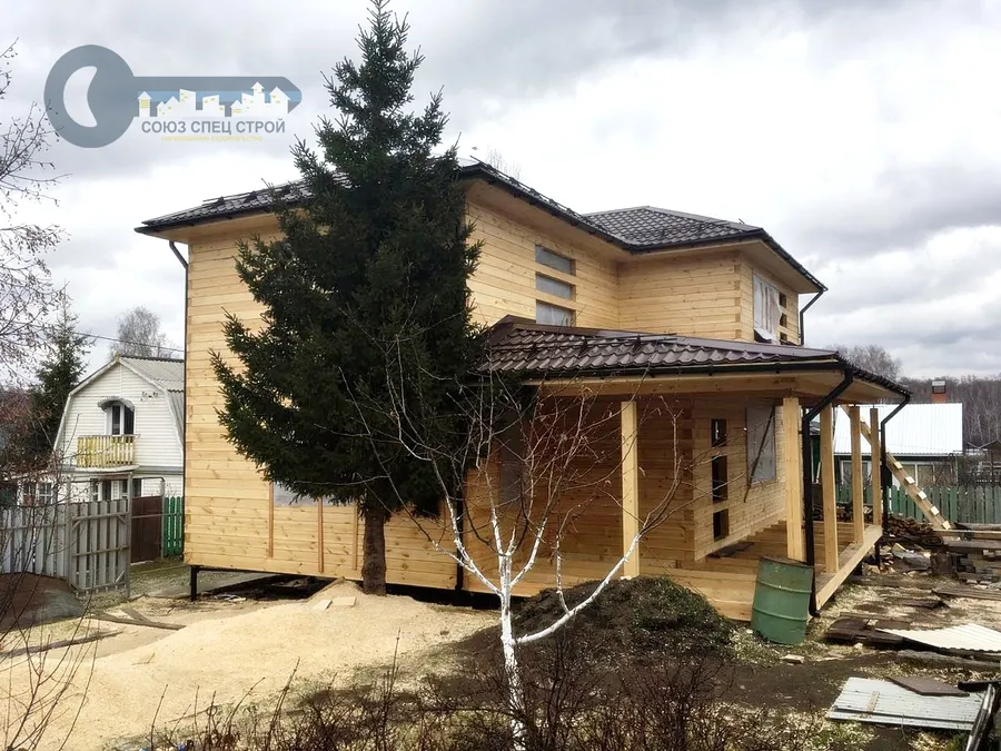 Большой красивый дом из бруса по индивидуальному проекту