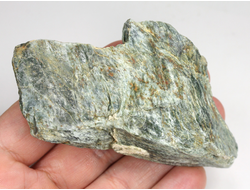 Серпентин, необработанный, дикий образец, Россия, КЧР, Урупский район (90*50*25 мм, 95 г) №37609