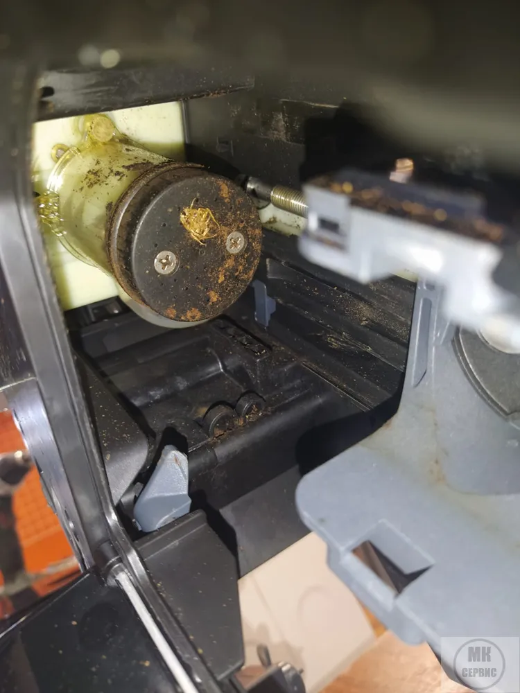 Требуется техническое обслуживание, и замена уплотнительных колец.