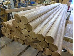 Круглый поручень из дуба, диаметр 50 мм (цельноламельный)