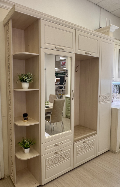 ПРИХОЖАЯ ТИФФАНИ