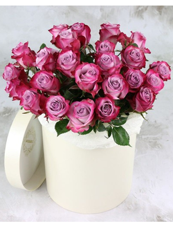Шляпная коробка 25 сиренево-розовых роз