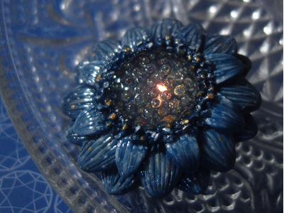 "Каллистефус Галактика", мини брошь с космическим цветком