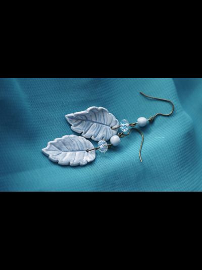 Серьги-листья с хрустальными бусинами "Из сновидений"