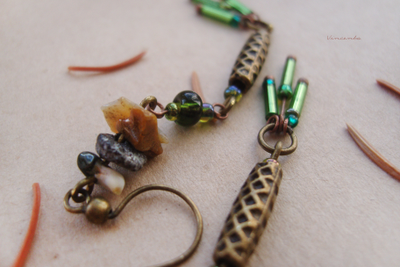 "Сокровище хвойного леса", бохо-серьги с кварцем и чешским бисером