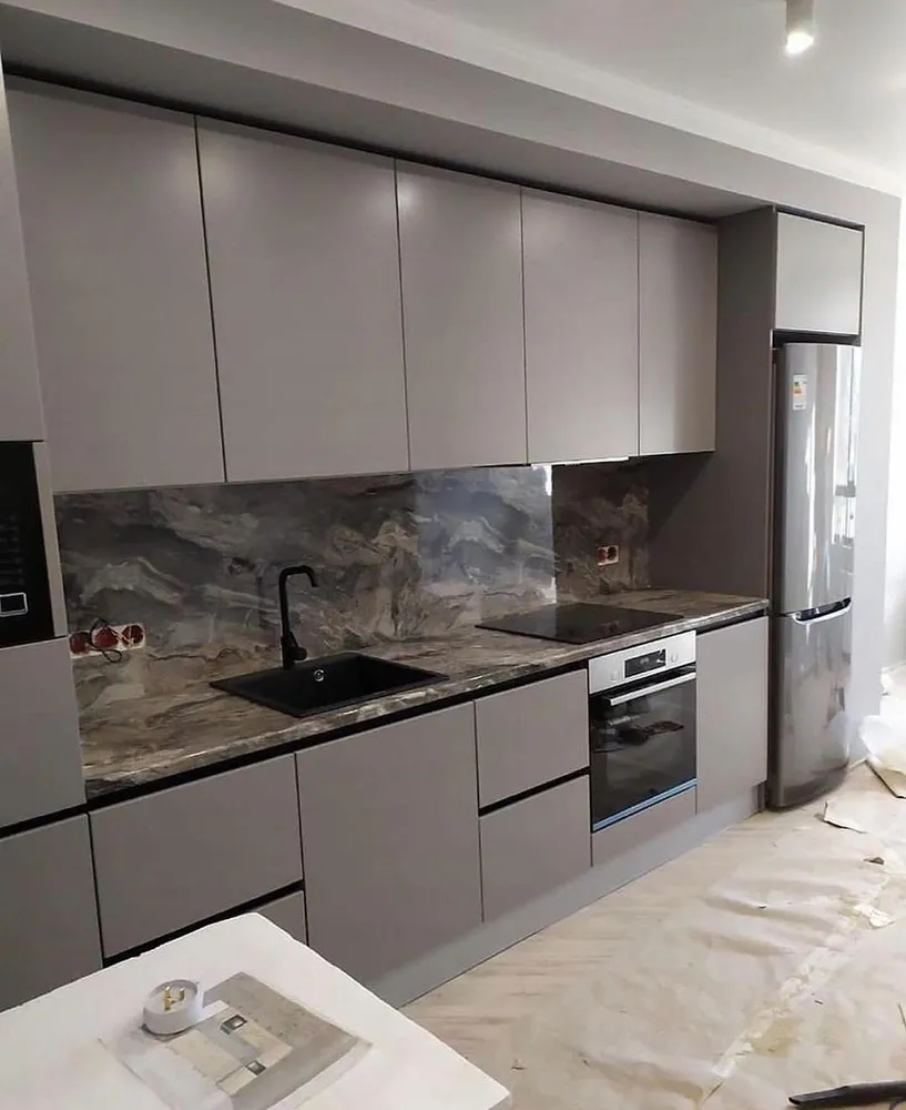 Кухня прямая, 4200мм. Материал фасадов ЛДСП. Срок изготовления от 21 рабочего дня. Цена на момент заказа 98000 уб