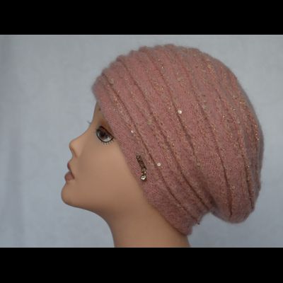 rozoviy-zhenskiy-beret-s-payetkami-vizio-6720