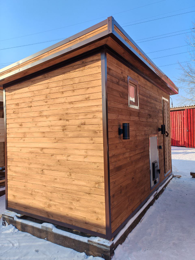 Баня летняя 2*4 м, крыша 1 скат, топка снаружи, проливные полы