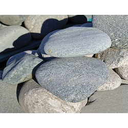 Галька плоская пестрая речная, фракция 300-400 мм