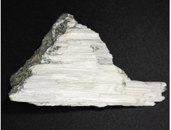 Брусит (немалит), волокнистый брусит, змеевик, коллекционный образец, Россия, КЧР, Урупский район, м-ние. Белые осыпища (44*25*8 мм, 5,4 г) №29661