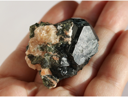 Шпинель черная на породе, Россия, Якутия (38*30*28 мм, 49 г) №18218