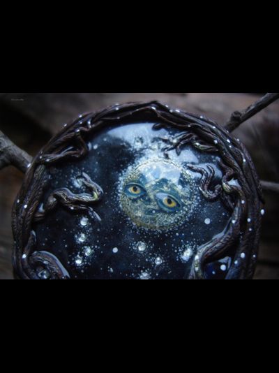 Новогодняя брошь &quot;Таинство снежной Луны&quot;