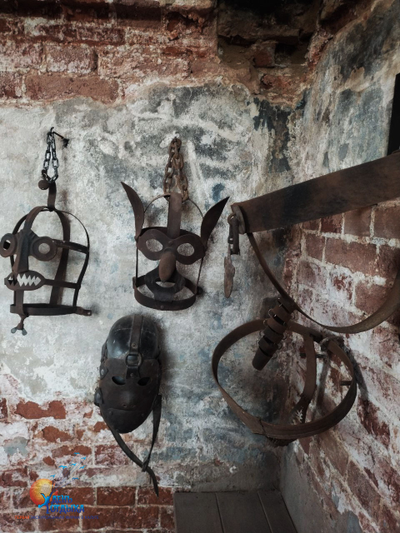 Экскурсия "Боровск. Тюремный замок. Картинная галерея им. Л. Киселевой. Иконописная мастерская" О добре и зле