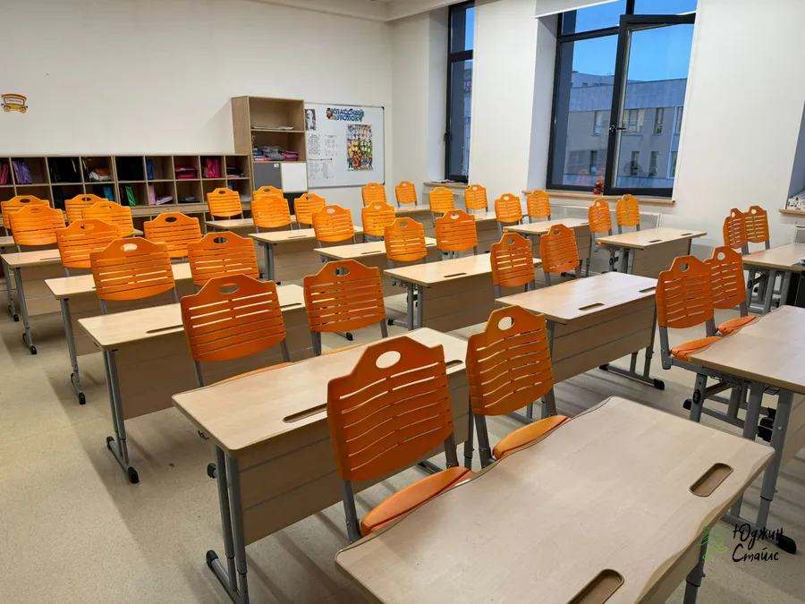 Стол ДУ-25 и стул СУ-68-ПР (оранжевый пластик, 5-7 ростовая группа)