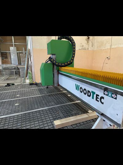 Фрезерно-гравировальный станок с ЧПУ WoodTec CH 2030L