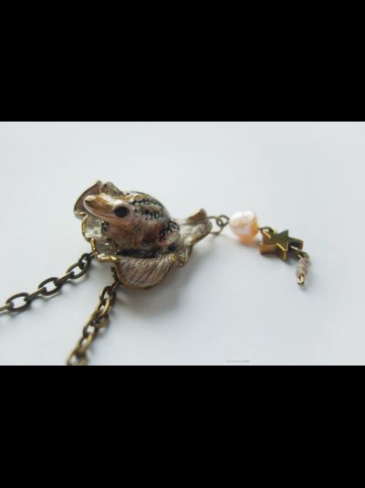 "Поймавшая звезду". Бохо-подвеска с лягушкой, барочным жемчугом и гематитовой звёздочкой
