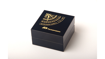 1031 Горячее тиснение фольгой. Золотая фольга, чёрная эмаль.