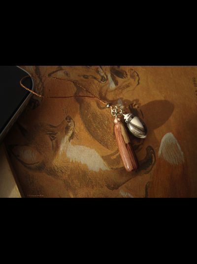 Необычный брелок-подвеска для мобильного "Пуаро и Гастингс"