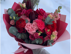 Букет с леукадендроном "Малиновый десерт"