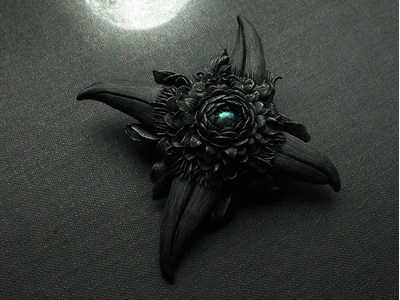 Готическая брошь "Цветок Ворона" по мотивам сериала "Рейвенсвуд"