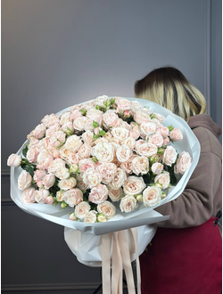 Букет из 35 кустовых роз 70см