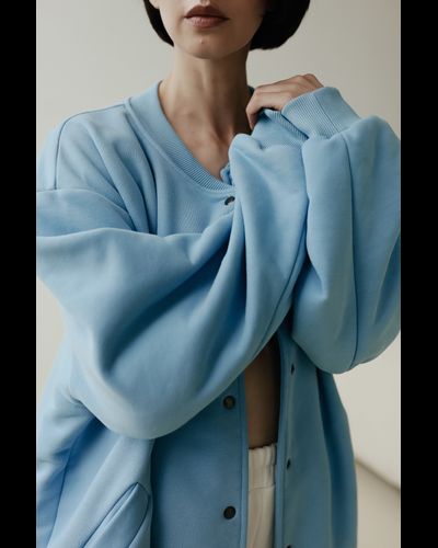 Бомбер удлиненный на кнопках  хлопковый велюр (небесный)