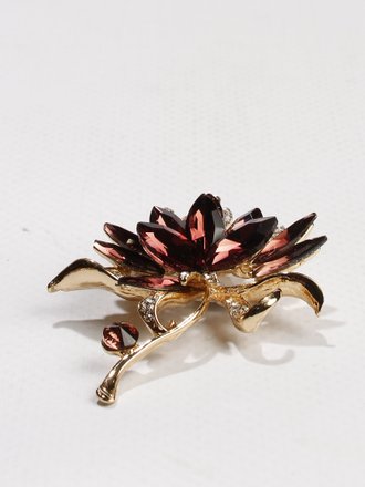 Брошь "Цветок камни стразы" бордовый