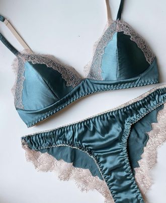 Gigi cup Аntique green with lace