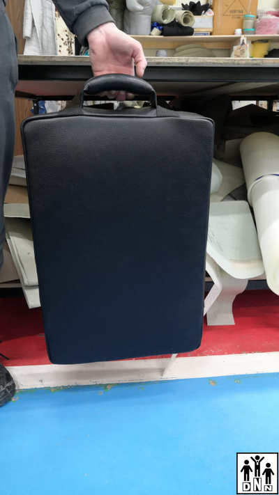 Макивара для отработки лоукиков. Натуральная кожа. Премиум класс. Непробиваемая. Размер 40*60*10