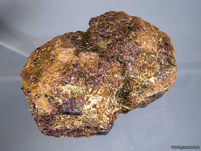 Альмандин (разн. гранат). Россия. 90*65*50мм