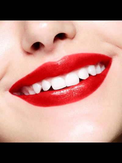 ARTISTRY GO VIBRANT™ Кремовая губная помада 110 Crush on Coral