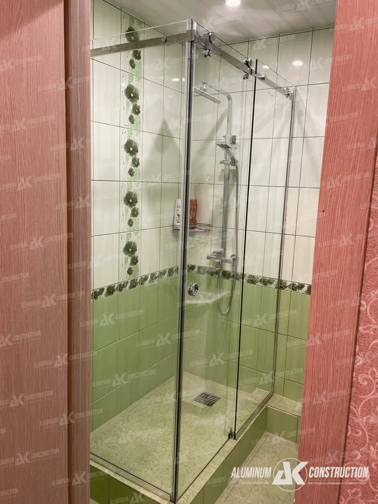 Угловая цельном-стеклянная душевая перегородка купе