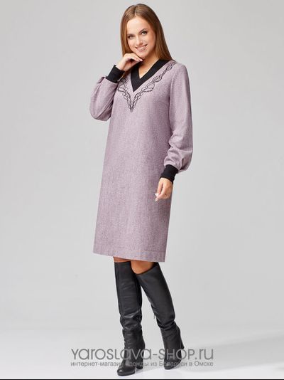 Сиреневое трикотажное платье с V- образным вырезом горловины